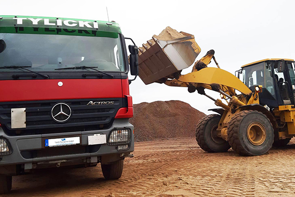 Tylicki Transporte GmbH - Beladung eines LKW's mit Materialien 4